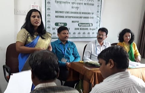 माहिती देताना मीना भागवतकर 