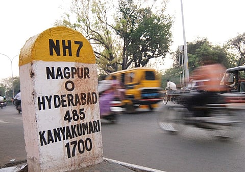 importance of color of mile stone on roads 