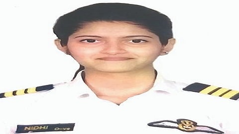 nidhi bhosale is the first woman pilot in chiplun ratnagiri