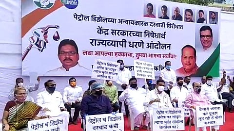  no corporators and officers for Agitating against hike in petrol price in pune