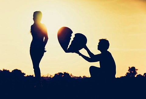 He came Amravati to meet the girl and found by the police