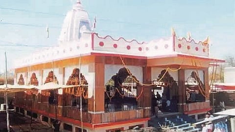 पाथरी - परभणी जिल्ह्यातील पाथरी येथील श्री साईबाबांच्या जन्मभूमीतील मंदिर. 