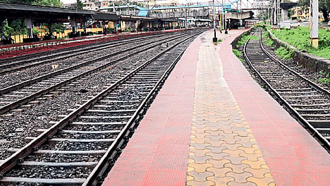 रेल्वे प्लॅटफॉर्मची लांबी वाढणार