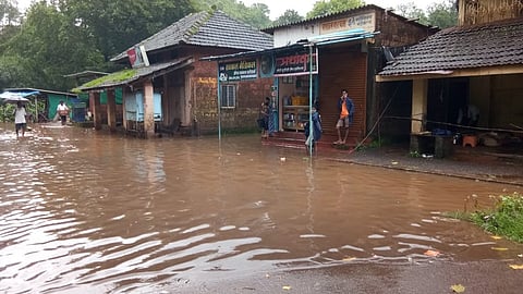  heavy flood in ratnagiri district  Flood water in Chanderai market in Ratnagiri