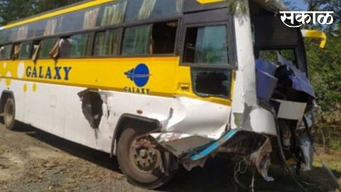 accident of private bus near Bhandara district one no more  