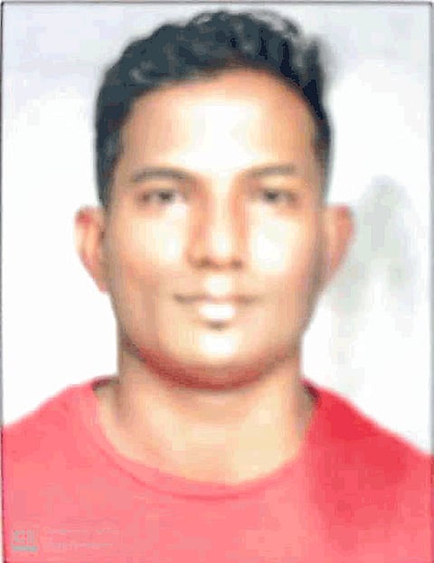  A man drowns in a sea of ​​sewage tank