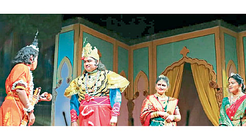 कोण म्हणते संगीत नाटकाला गर्दी होत नाही : मेधा कुलकर्णी