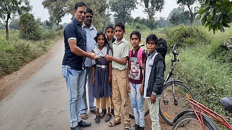 sanket deore got mobile.jpg