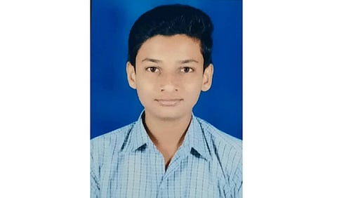 Shantanu Vyavahare who came fifth in the center in the 10th examination came first in the re examination