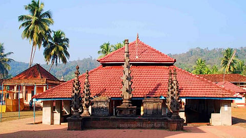 sindhudurg kudal walawalkar special story  Village without teak including home in kokan