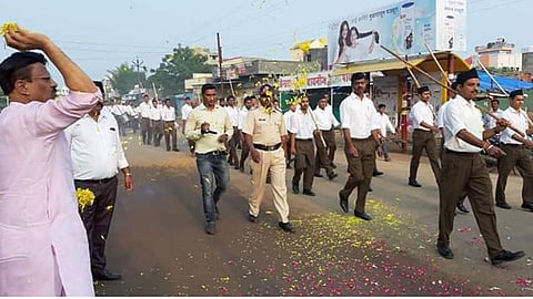 'आरएसएस'च्या संचलनात काँग्रेस नेत्यांची हजेरी