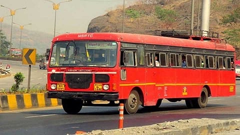 st bus in akola.jpg