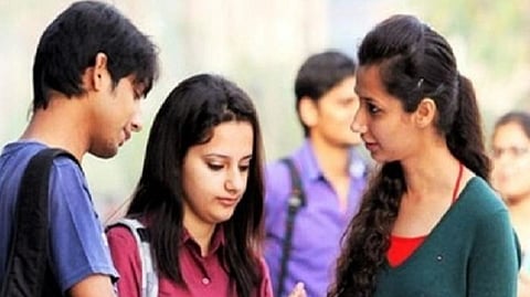स्टूडंटस  ‘फ्रीशिप’ व प्रयोगशाळा शुल्काचा घोळ कॉलेजकडून अडवणूक