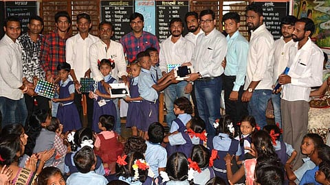 tab distribute on students