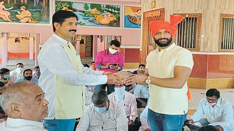 दलालांपासून वाचण्यासाठी मार्केटला माल नेणे गरजेचे : तानाजी चौधरी