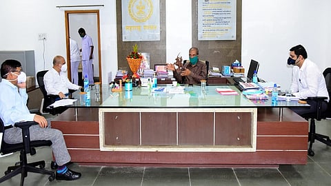 Guardian Secretary Shri. Deora held a review meeting on Covid 19 measures at the Collectorate kolhapur