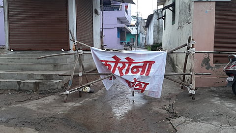 टेकाडी  : प्रतिबंधित परिसर म्हणून सील करण्यात आलेला पिपरी परिसर. 