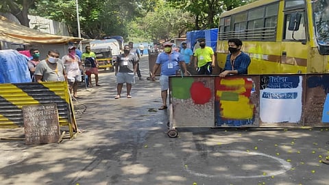 ठाण्यातील चिरागनगरमध्ये तरुणांनी उभारलेला चेकनाका