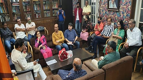 रंगकर्मींनी घेतली मनसे अध्यक्ष राज ठाकरेंची भेट, केल्यात महत्त्वाच्या मागण्या