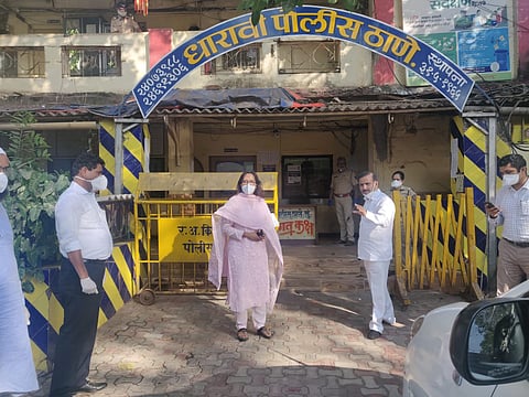 धारावी झोपडपट्टीला राजेश टोपे यांची भेट