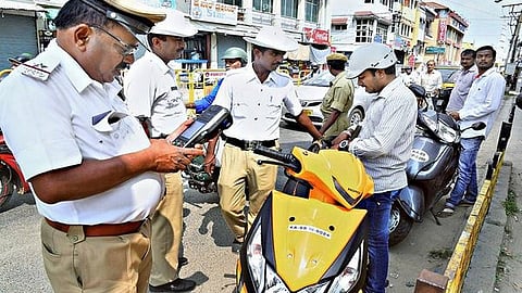 Fine of rupees 1 crore took from people for not following traffic rules 