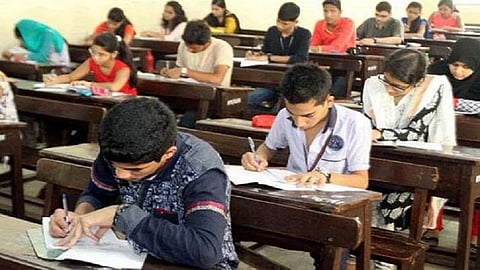 परीक्षांच्या आधी महाविद्यालयांना नमुना प्रश्नपत्रिका आणि मॉक परीक्षा बंधनकारक