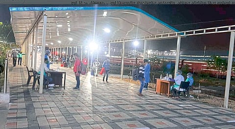 वर्धा : तमिळनाडू येथून आलेल्या श्रमिकांना त्यांच्या गावी पोहोचविण्याकरिता प्रशासनाकडून करण्यात आलेली व्यवस्था.
