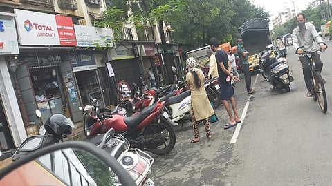 मुसळधार पावसाचा वाहनांना फटका; वसईमध्ये नादुरुस्त वाहनांची गॅरेजमध्ये गर्दी
