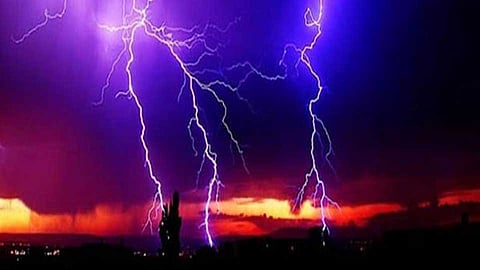 one women and four cow death due to electricity power in mohol solapur