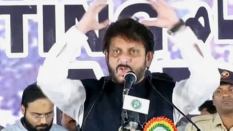 नाराज ओवेसींनी वारिस पठाणांविरुद्ध उचललं मोठं पाऊल, म्हणालेत...