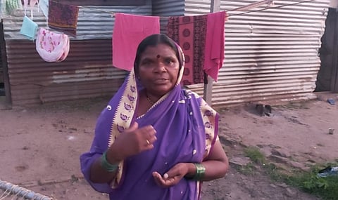 Akola Washim News Chandramouli hut sighs, time of famine on folk artists: eyes of the rich of talent