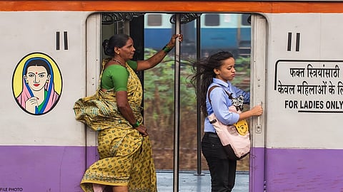ट्रेनमध्ये प्रत्येकाने मास्क वापरले तर संसर्ग पसरण्याची भिती 99 टक्क्यांनी होते कमी - वैद्यकीय तज्ज्ञांचे मत