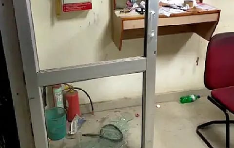 farmers vandalized bank in mahagaon of yavatmal 