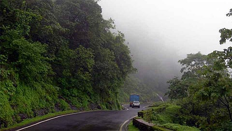 चिपळूण - कराड मार्ग, आंबा घाटात वाहतुक सुरु