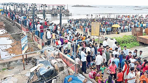 एलईडीच्या भस्मासूरापासून रक्षण कर; मच्छीमारांचे साकडे