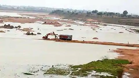महाड खाडीपट्ट्यात अनधिकृत रेती व्यवसायावर मोठी कारवाई; 48 लाखांचा ऐवज जप्त
