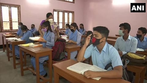 राज्यातील शाळा सुरू करण्याबाबत मुख्यमंत्र्यांच्या महत्वपूर्ण सूचना