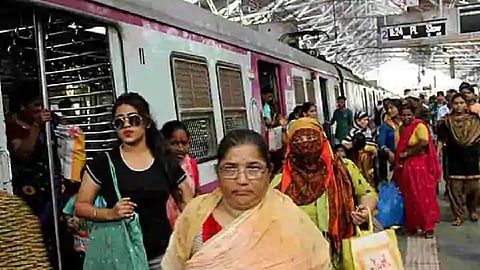 रेल्वे प्रवासी संघटनेचे उद्याच्या निर्णयाकडे लक्ष; लोकल सुरू न केल्यास आंदोलनाची तयारी 