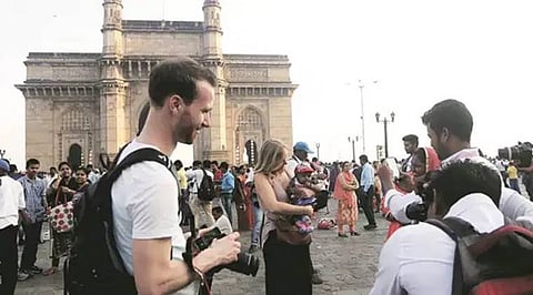 पर्यटकांना 50 हजारांपर्यंत प्राप्तिकरात सवलत द्या; हॉटेल व्यावसायिक संघटनेची सूचना 