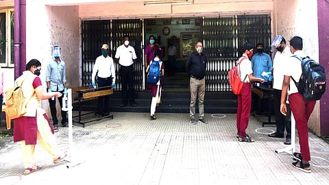 आजपासून पाचवी ते आठवीच्या शाळा सुरु; कोरोना प्रतिबंधक उपाययोजनांची सक्ती