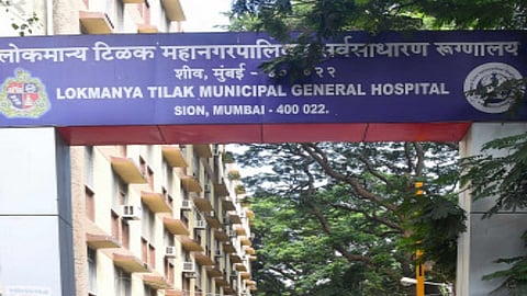 मुंबईच्या कोव्हिड केंद्रांमध्ये लसीकरण? यंत्रणेवर ताण येण्याच्या शक्‍यते BMCचा  विचार