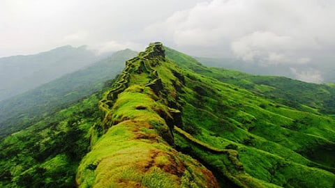 राज्यातील इतर 300 गडकोट-किल्ले संवर्धनाची जबाबदारी कोणाची? वाचा कोणत्या संघटनेने विचारला हा महत्वपुर्ण सवाल
