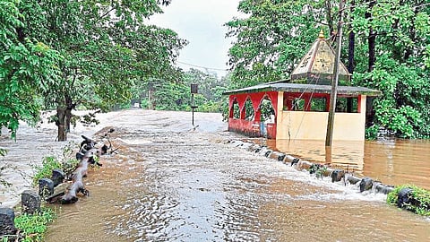 Flood Water On Amberi Bridge 27 Villagers Communication Lost