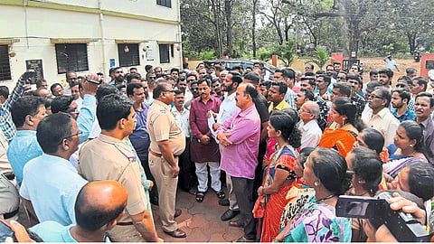 Kunkeri Villagers Agitation On Mudhura Parab Death Or Murder 
