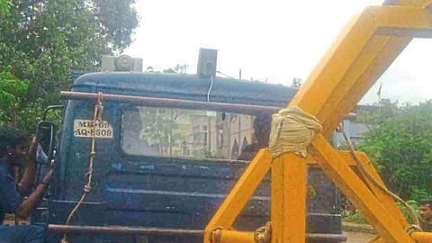 बेशिस्त पार्किंग करणाऱ्यांनो सावधान...वाहतूक शाखेच्या क्रेनवर आता कॅमेरा