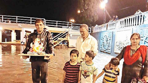 सिंधुदुर्ग : दीड दिवसांच्या लाडक्‍या गणरायाला निरोप 