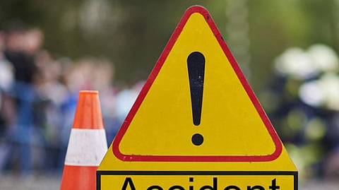 Three killed  four injured in a road accident on Mumbai-Ahmedabad highway