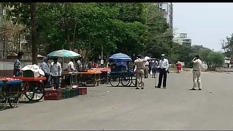 जागा निश्‍चित, तरीही हातगाड्या रस्त्यांवर