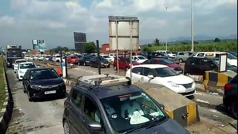 सातारा : पर्यटकांच्या गर्दीने टाेल नाक्यांवर 'दिवाळी' 