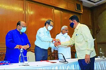 भडगाव तालुक्यातील भाजप, राष्ट्रवादीचे कार्यकर्त्यांचा शिवसेनेत प्रवेश 